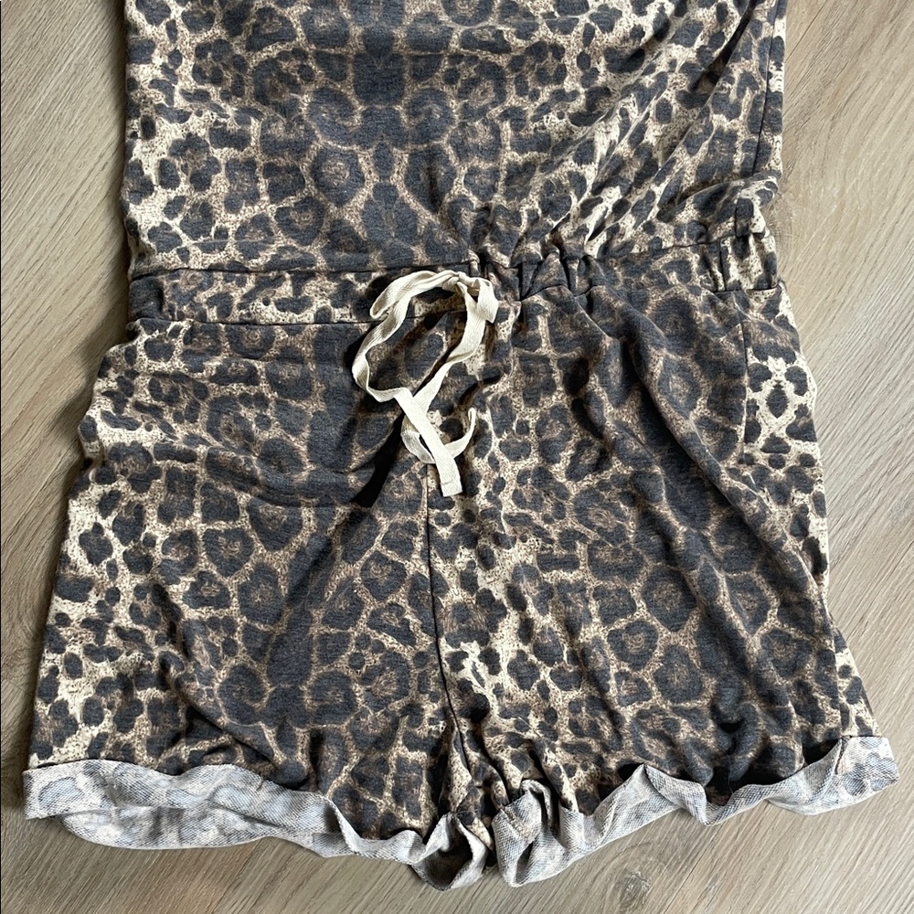 Leopard Print Romper - Picture 4 of 5